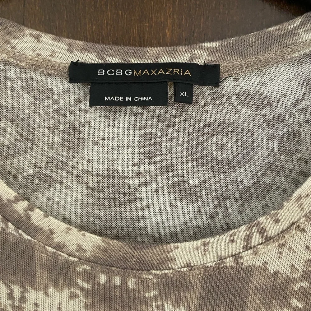 BCBG Max Azaria long sleeve knit top bohemian mix of patterns in taupe & ivory - Picture 2 of 4